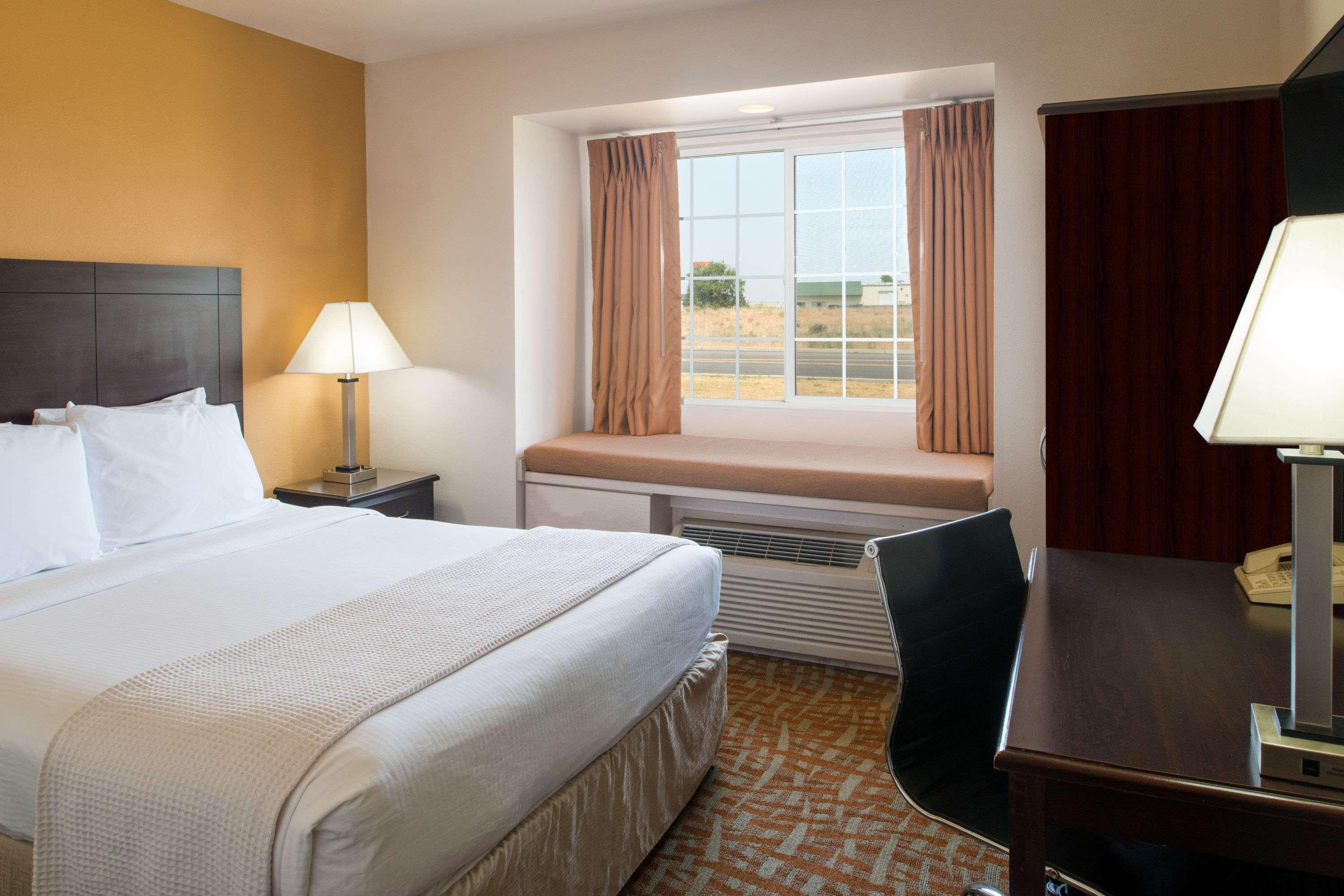Days Inn & Suites By Wyndham Spokane Airport Эруэй-Хайтс Экстерьер фото