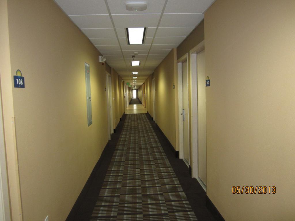 Days Inn & Suites By Wyndham Spokane Airport Эруэй-Хайтс Экстерьер фото